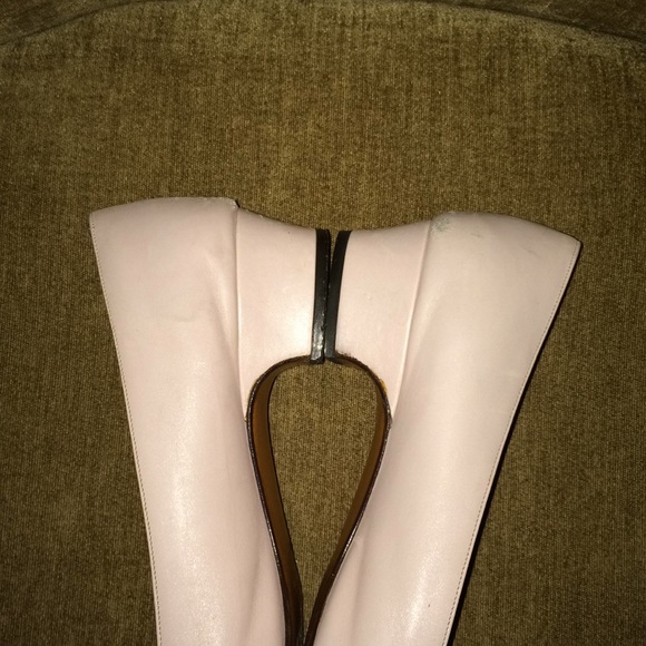 Ballerina styled bow shoes by Ferragamo - Picture 6 of 7